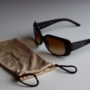 CHANEL 6026-B Sunglasses with Sunburst CHANEL CC Logo - Brown